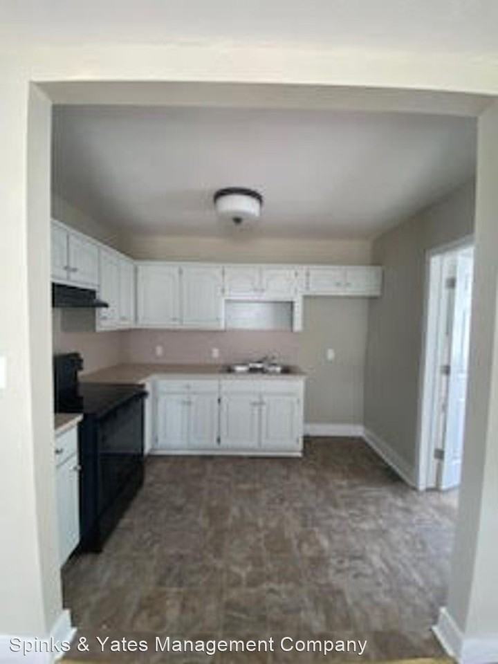 813 S 11th St - Photo 3 of 8