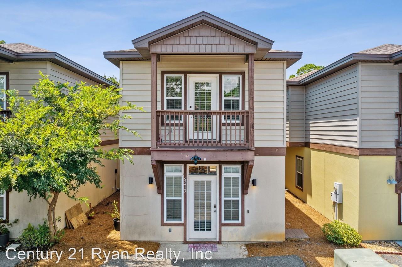 2213 Brooke St - Photo 2 of 40