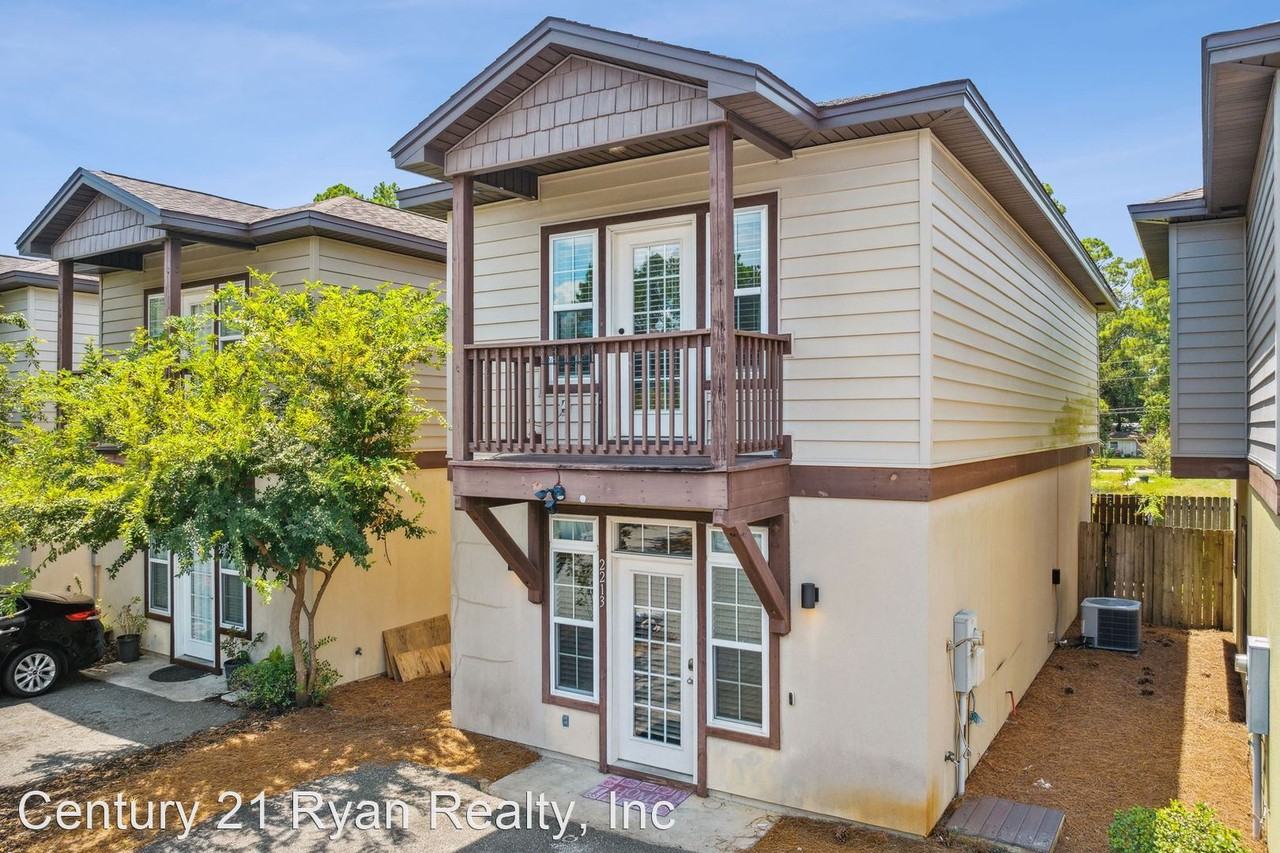 2213 Brooke St - Photo 3 of 40