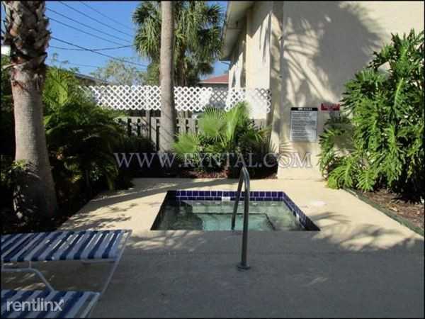 2121 Wood St - Photo 2 of 12