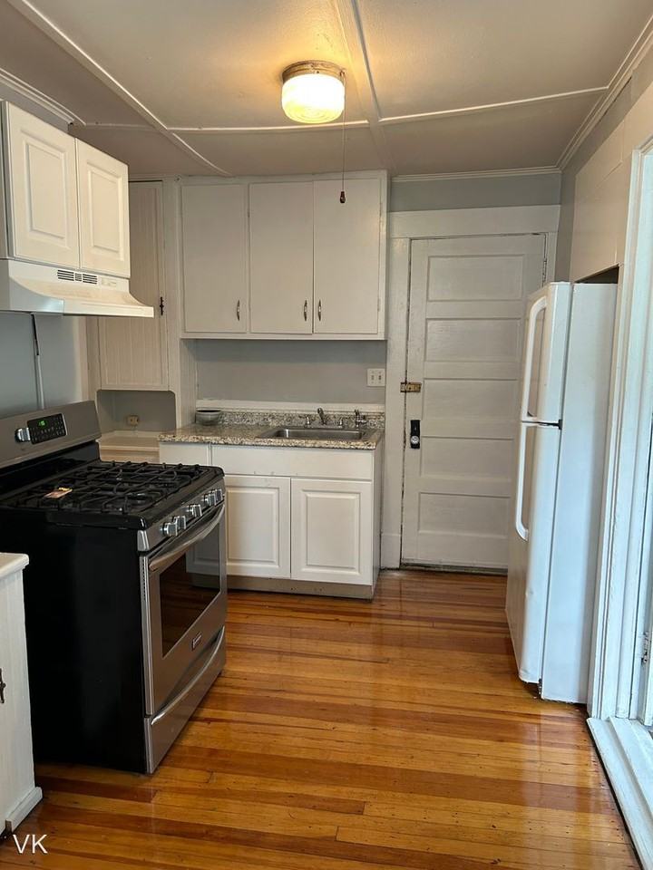 18 McKinley Terrace - Photo 3 of 4