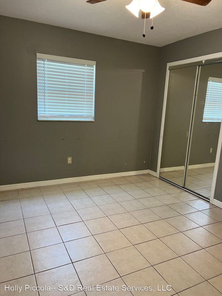 2823 Kathryn Ave - Photo 2 of 12