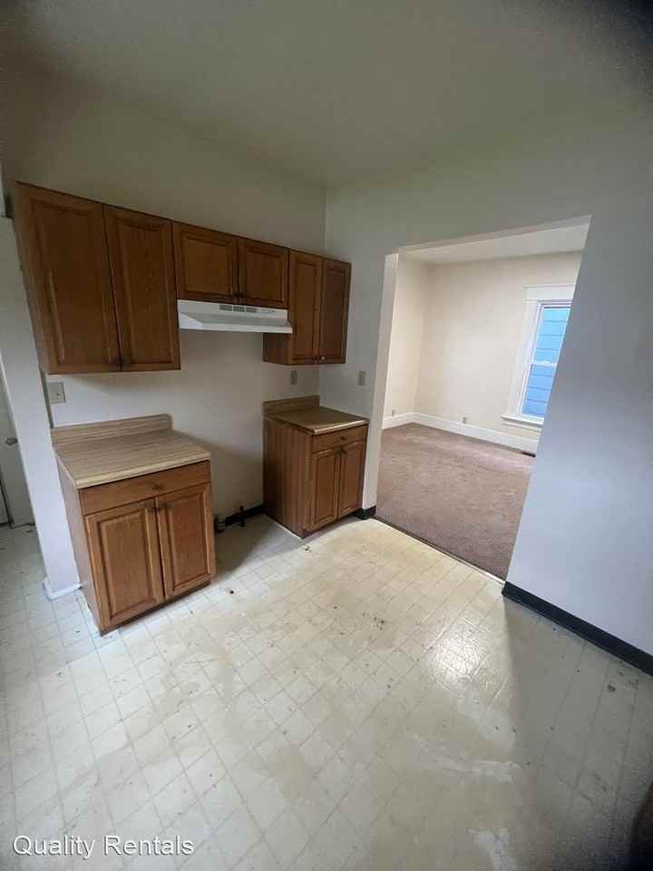 221 Walnut St - Photo 2 of 12