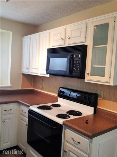 6490 Miramar Ct - Photo 2 of 10