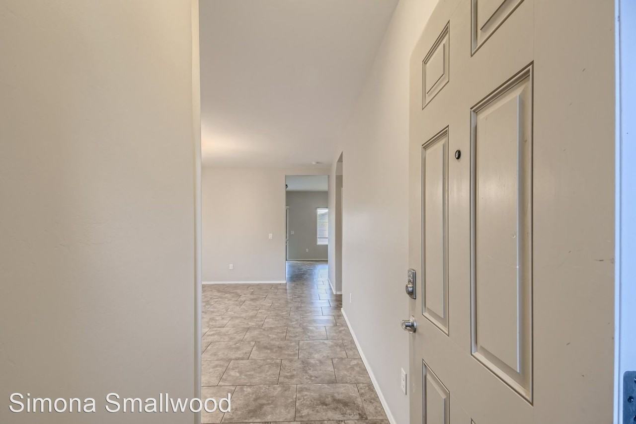 11140 W Snaketown St - Photo 3 of 32