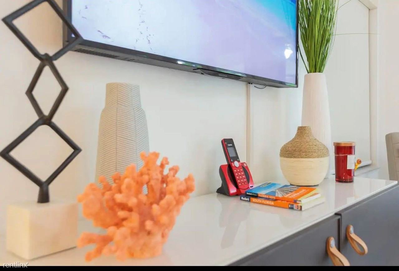 1311 Monroe St - Photo 2 of 36