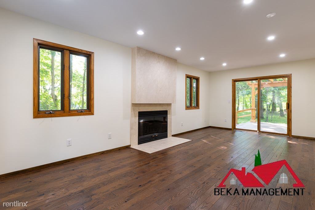 1201 Stetlane - Photo 2 of 21