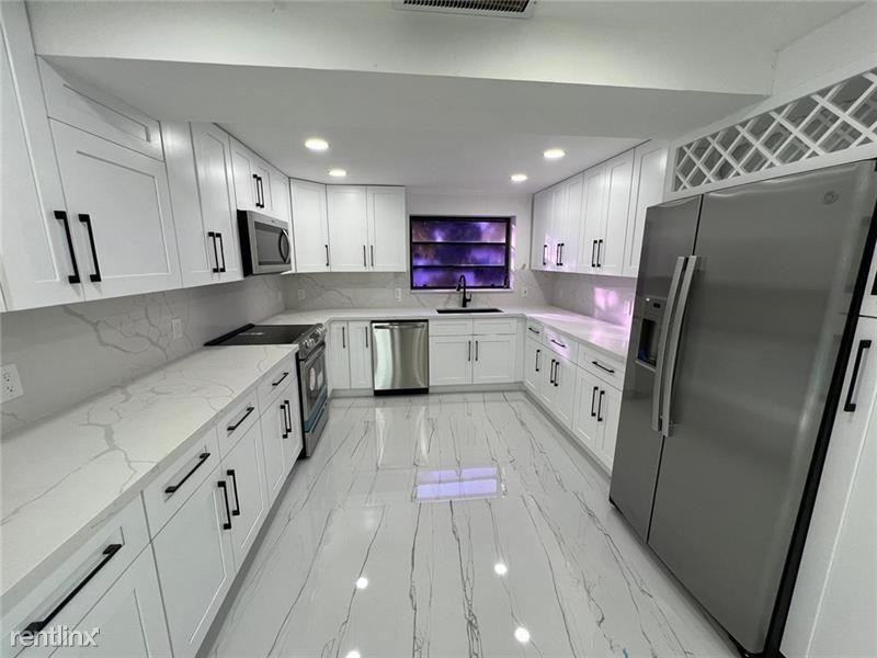 2518 Key Largo Ln - Photo 2 of 14