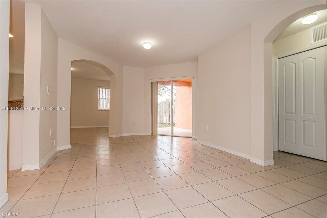 16604 SW 47th Ter - Photo 3 of 11
