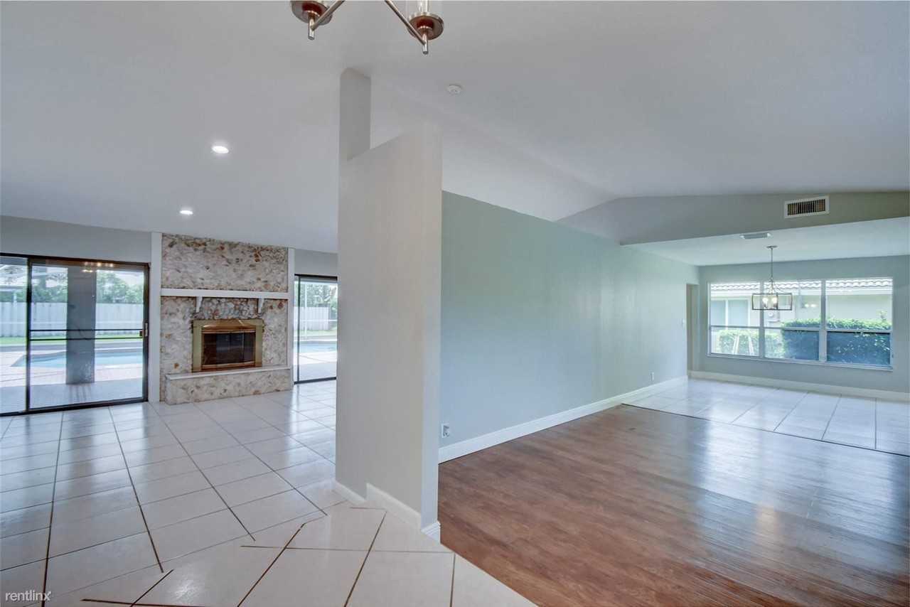 637 Nw 100th Ln - Photo 3 of 9