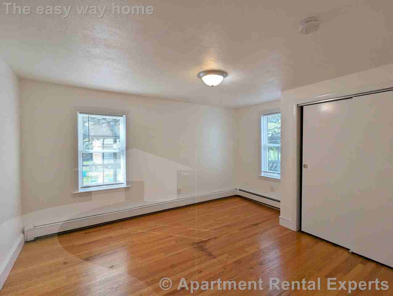 322 Lowell St - Photo 4 of 19