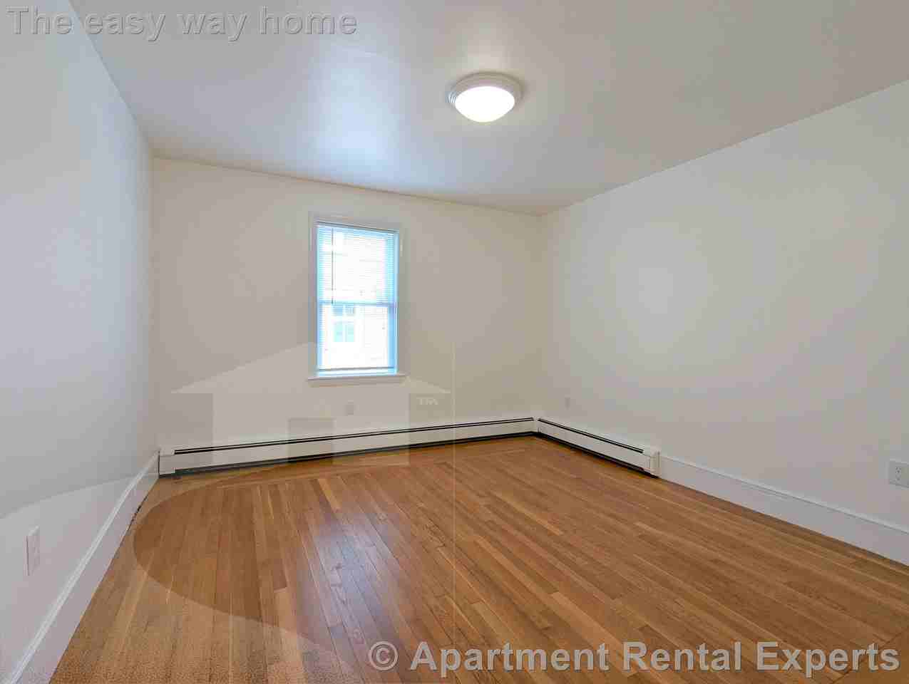 322 Lowell St - Photo 7 of 19