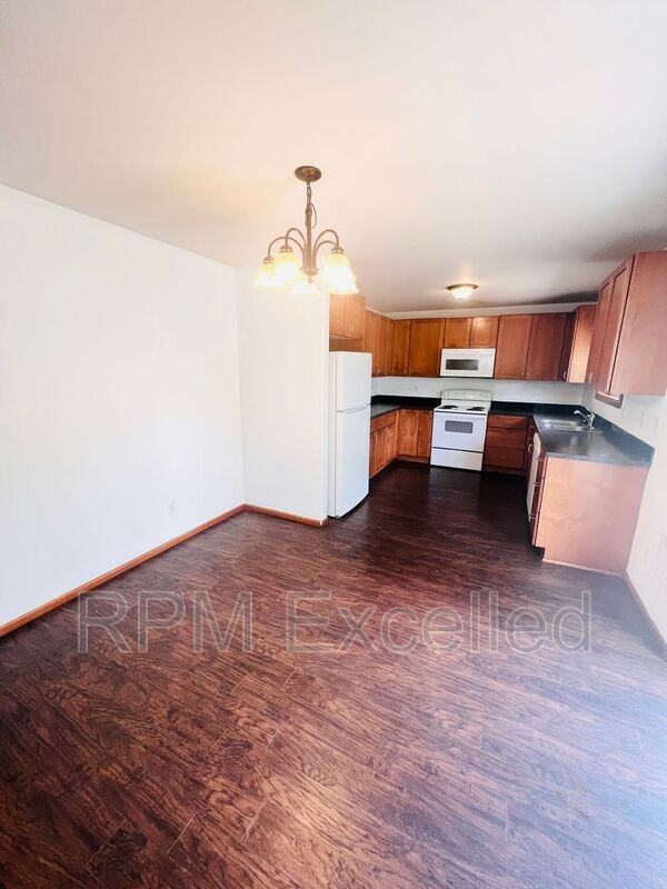 1530 29th St Se Unit B - Photo 4 of 12