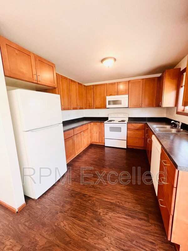 1530 29th St Se Unit B - Photo 5 of 12
