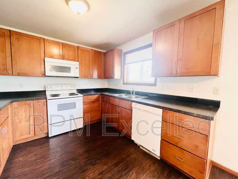 1530 29th St Se Unit B - Photo 7 of 12
