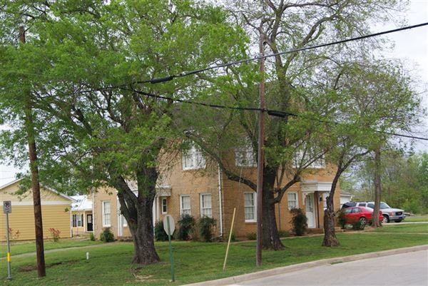 200 E Buck St - Photo 2 of 8