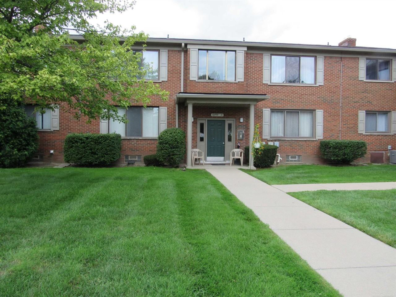 32700 Harper, Saint Clair Shores, MI 48082 1 Bedroom Condo for 950