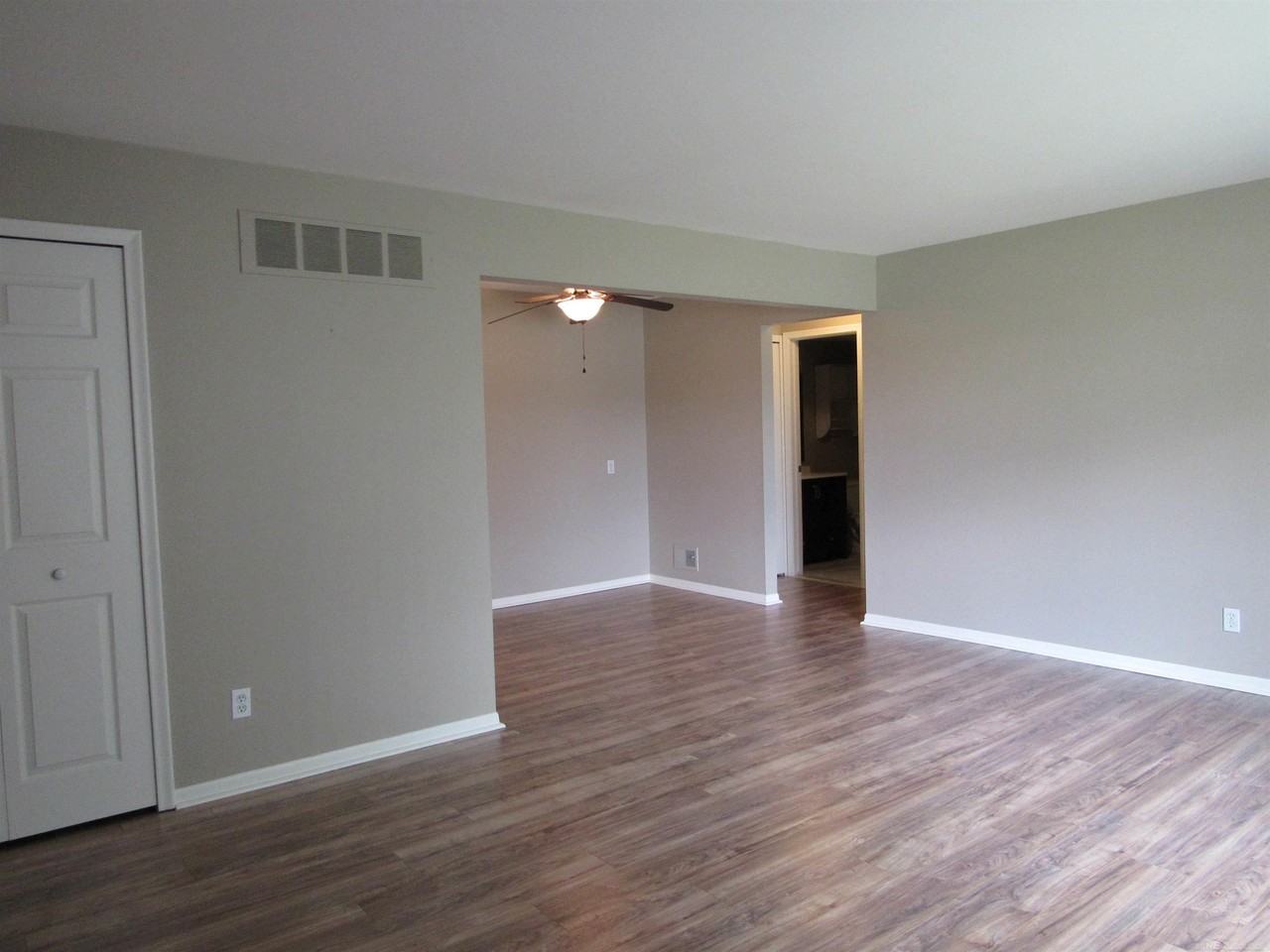 32700 Harper, Saint Clair Shores, MI 48082 1 Bedroom Condo for 950