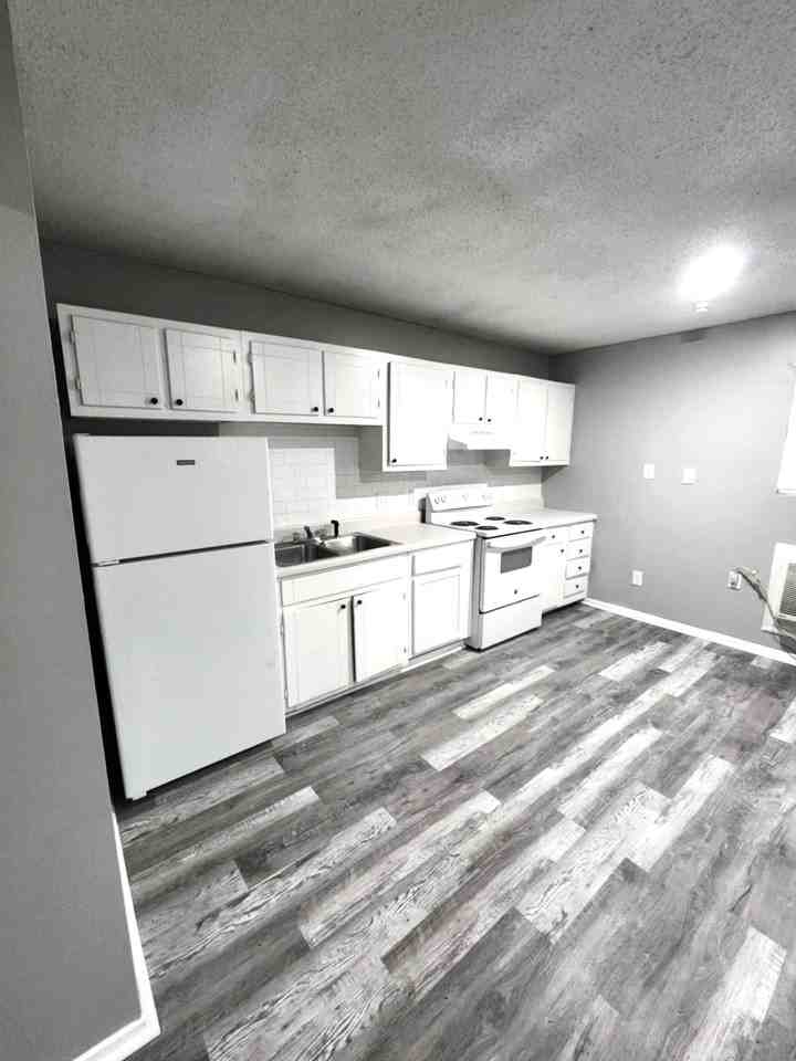 2120 W 30th Ave - Photo 3 of 6