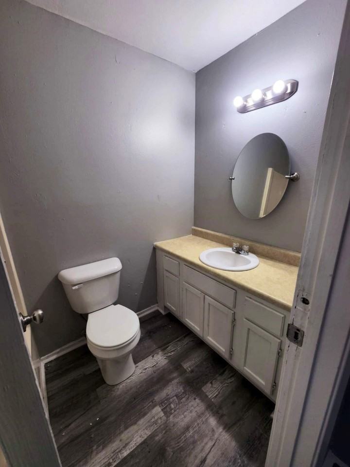 2120 W 30th Ave - Photo 5 of 6