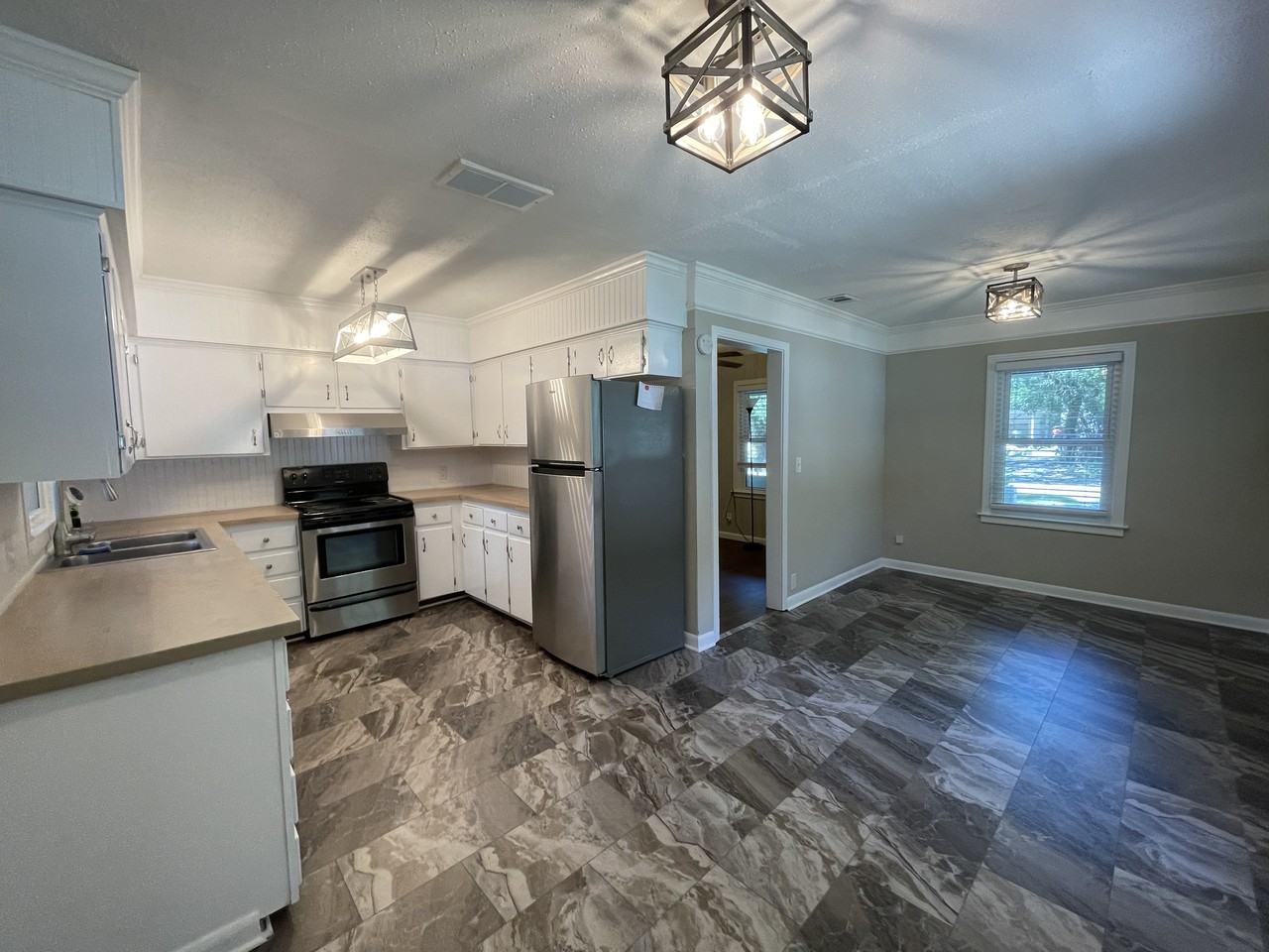 406 Miller Ave - Photo 2 of 14