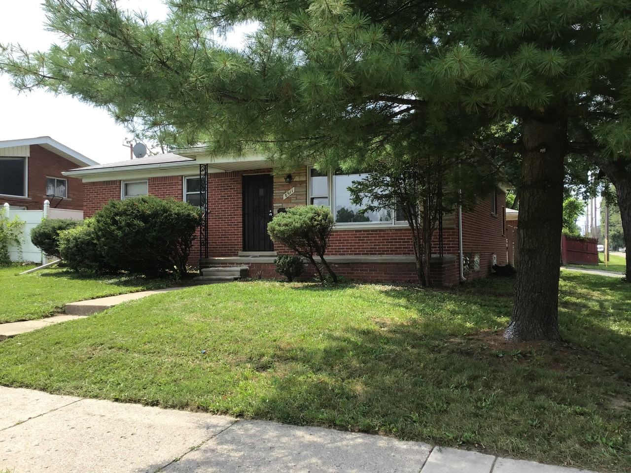 8911 W Parkway St - Photo 2 of 17