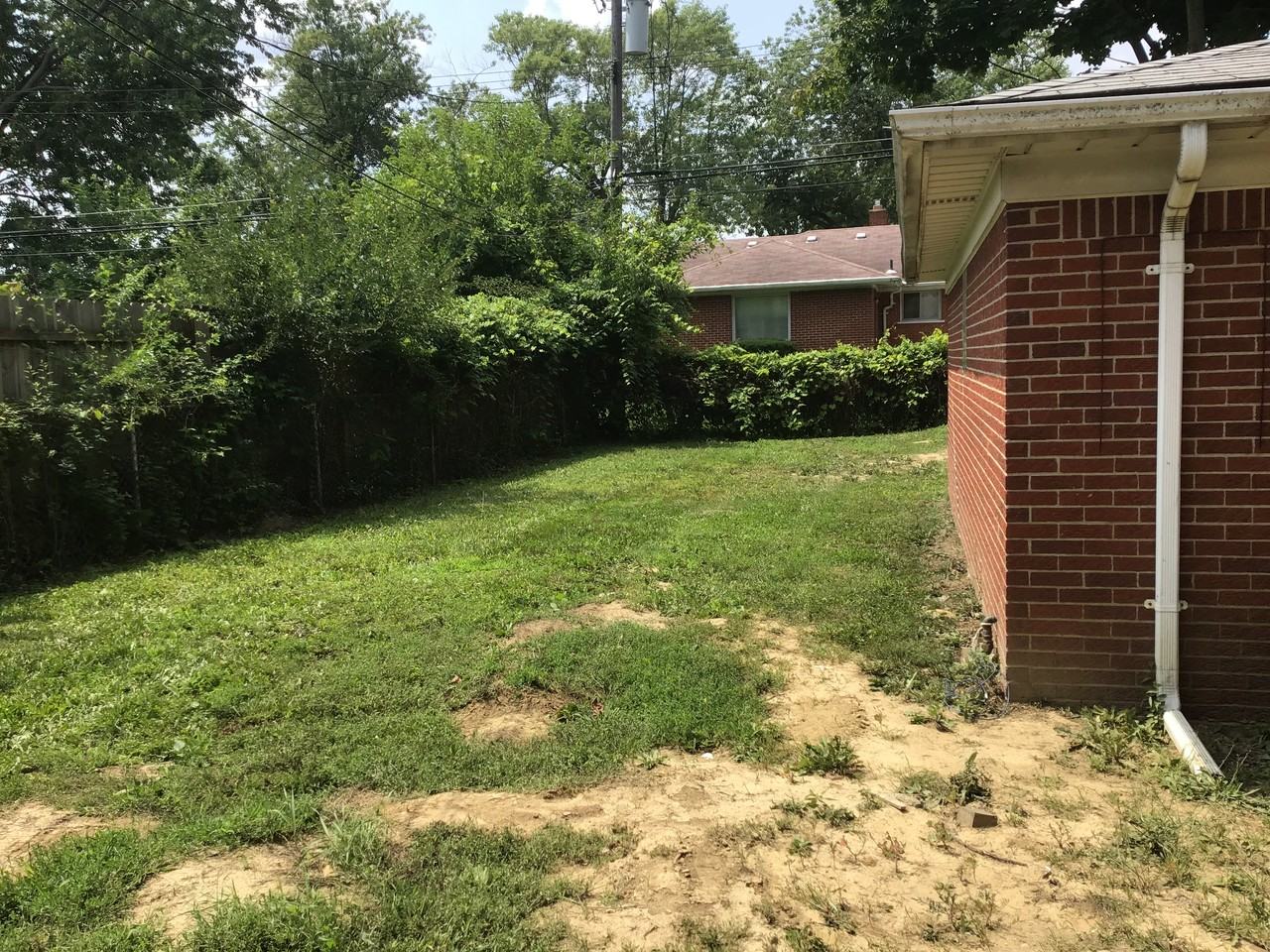 8911 W Parkway St - Photo 3 of 17