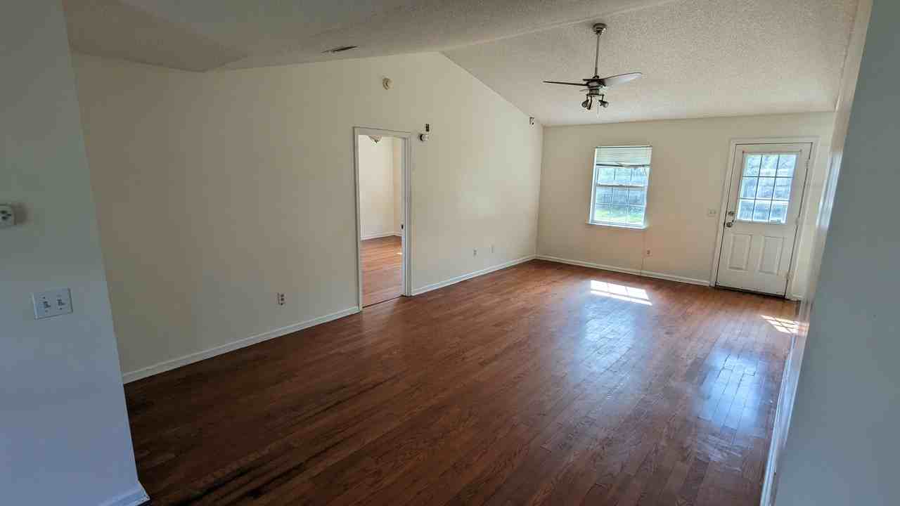 922 Poppleton Dr - Photo 2 of 14