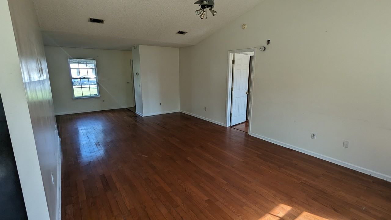 922 Poppleton Dr - Photo 3 of 14