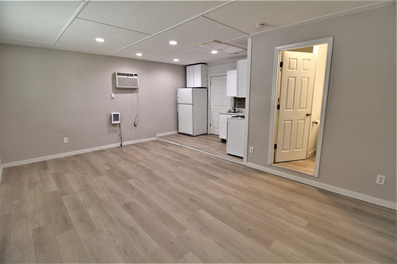 3238 W Malad St - Photo 3 of 7