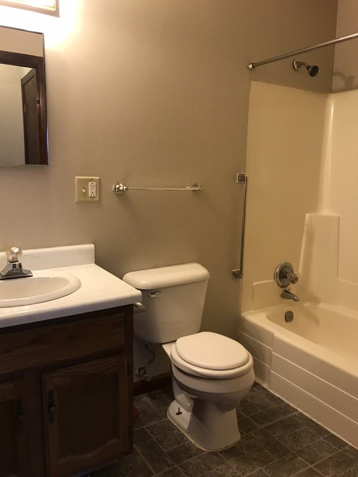 220 S Holly Ave - Photo 2 of 5