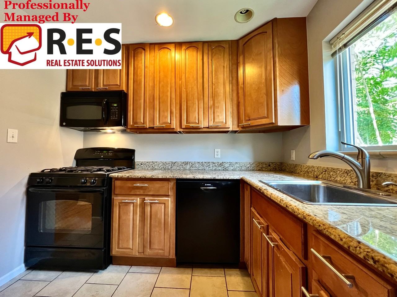 1063 Fillmore St - Photo 3 of 9
