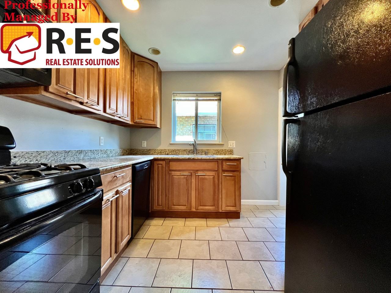 1063 Fillmore St - Photo 4 of 9