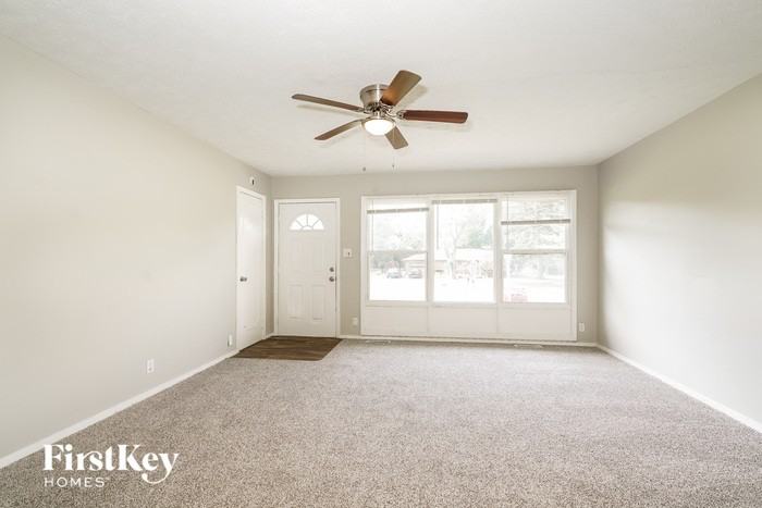 2426 Endsley Dr - Photo 2 of 16
