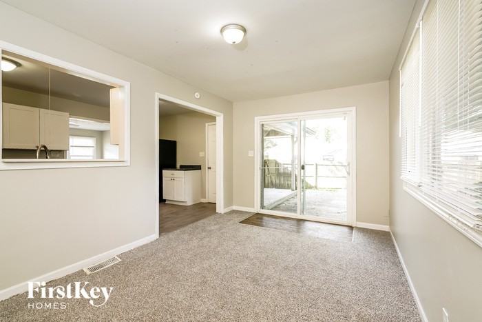 2426 Endsley Dr - Photo 3 of 16
