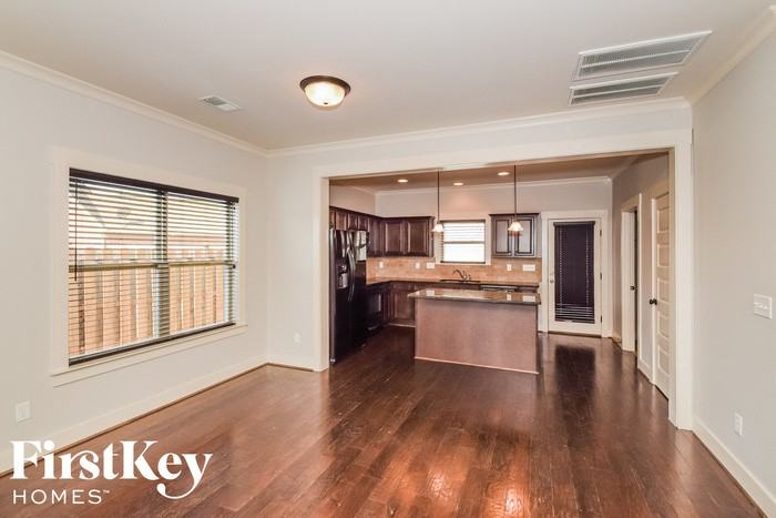 5001 Hawthorne Pl - Photo 3 of 14