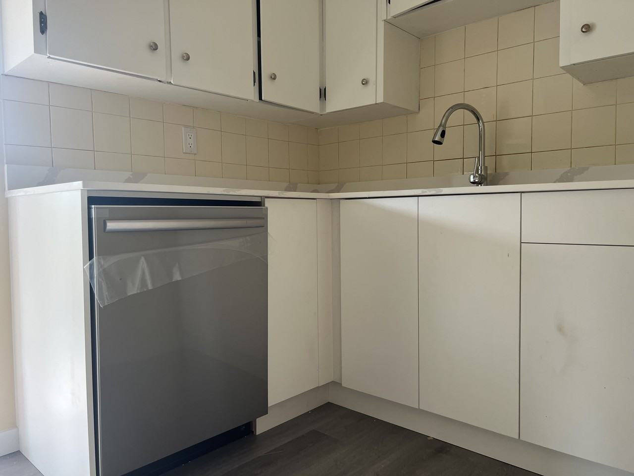 3481 Sefton Street #202 - Photo 4 of 12