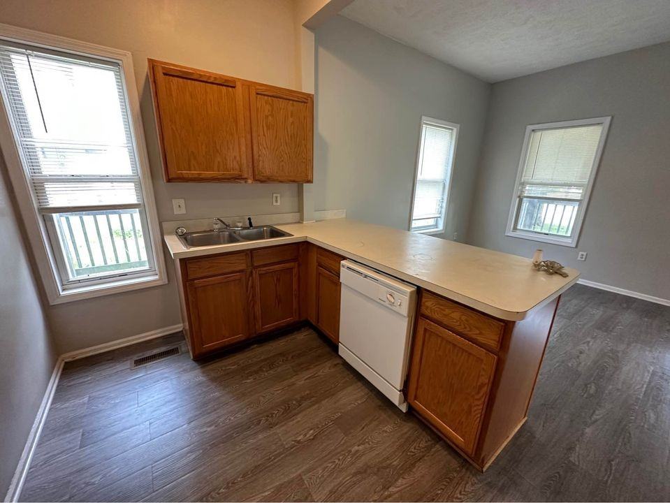 202 Division St #A - Photo 3 of 21