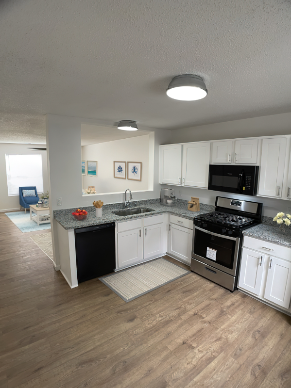 2511 Bay Oaks Dr - Photo 2 of 13