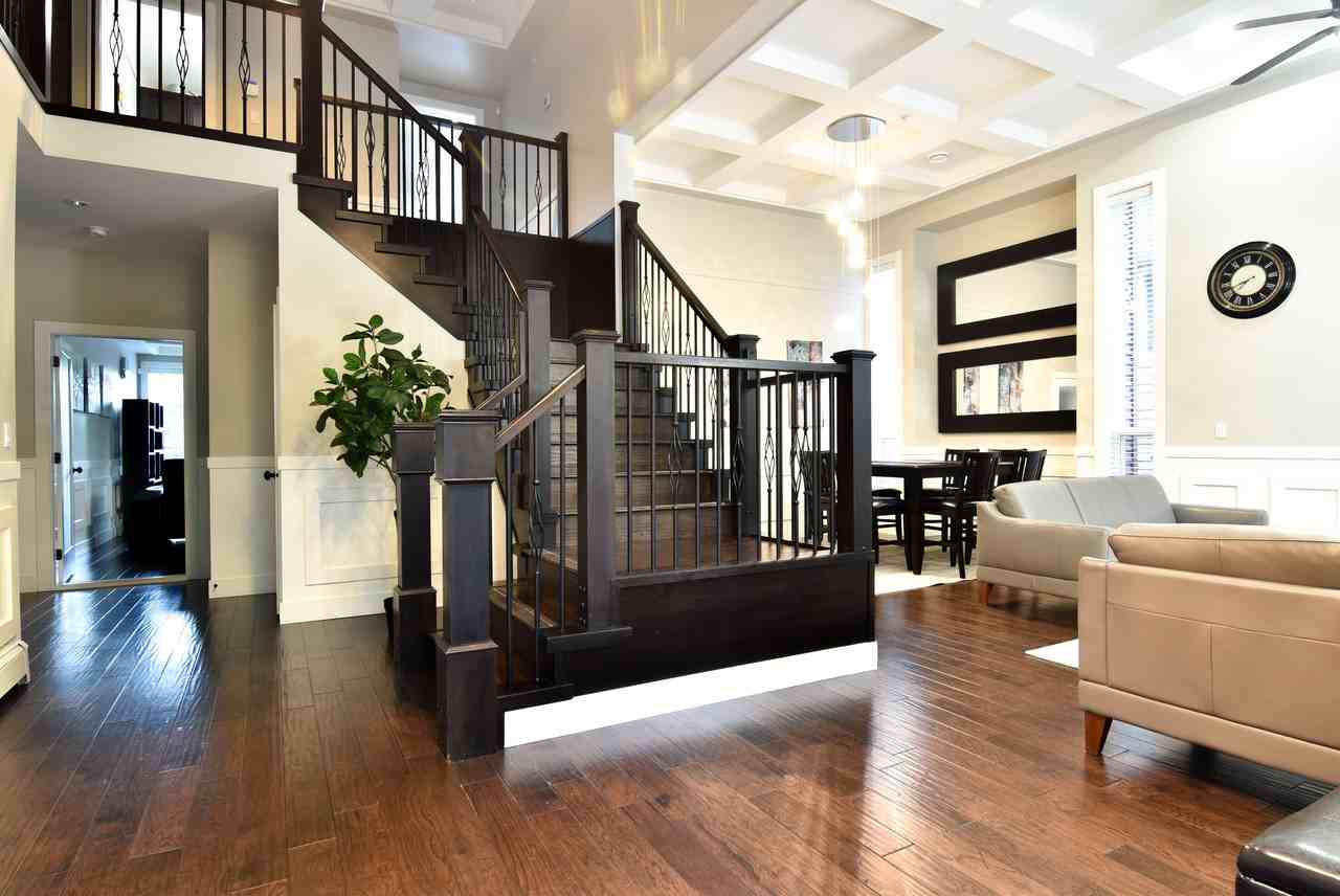 3886 Oxford Street - Photo 2 of 20