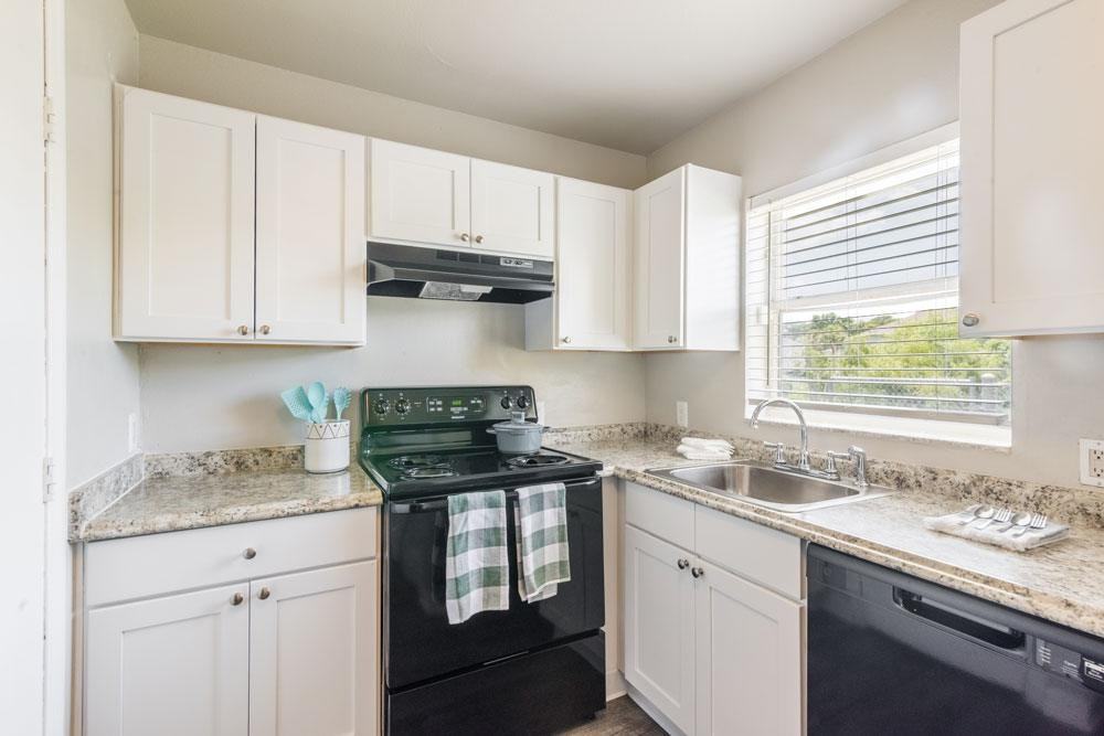 Rolling Hills Apartment Homes - Photo 3 of 30