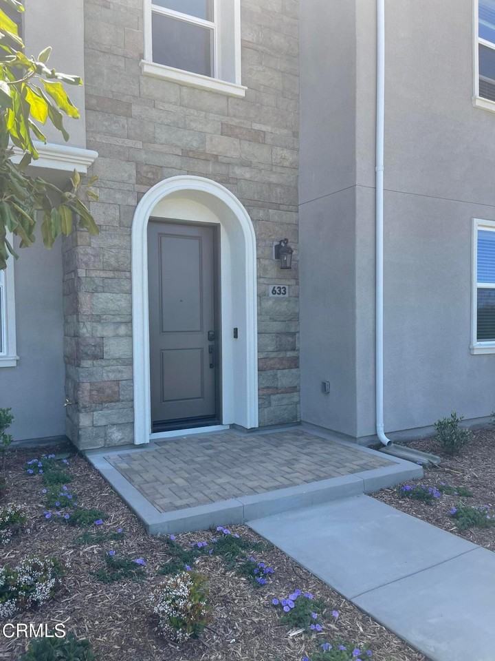 633 Winchester Dr - Photo 2 of 42