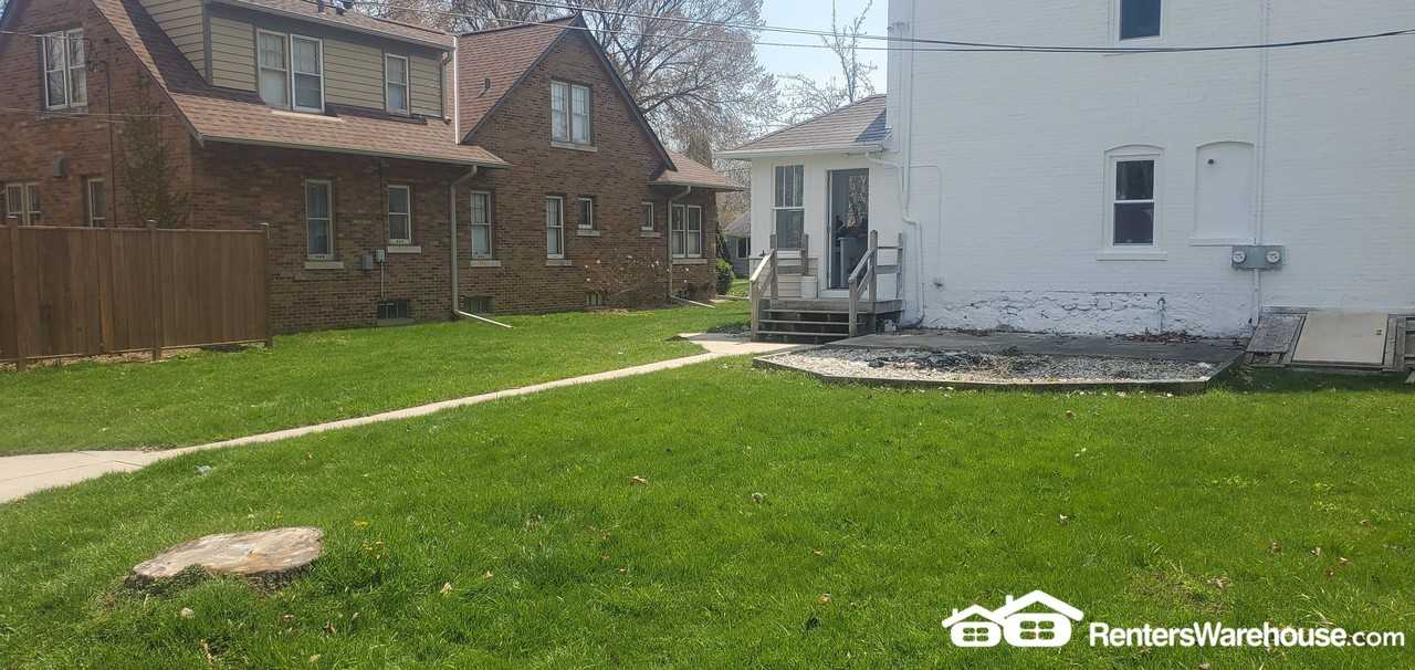 456 W Oakland Ave - Photo 3 of 10