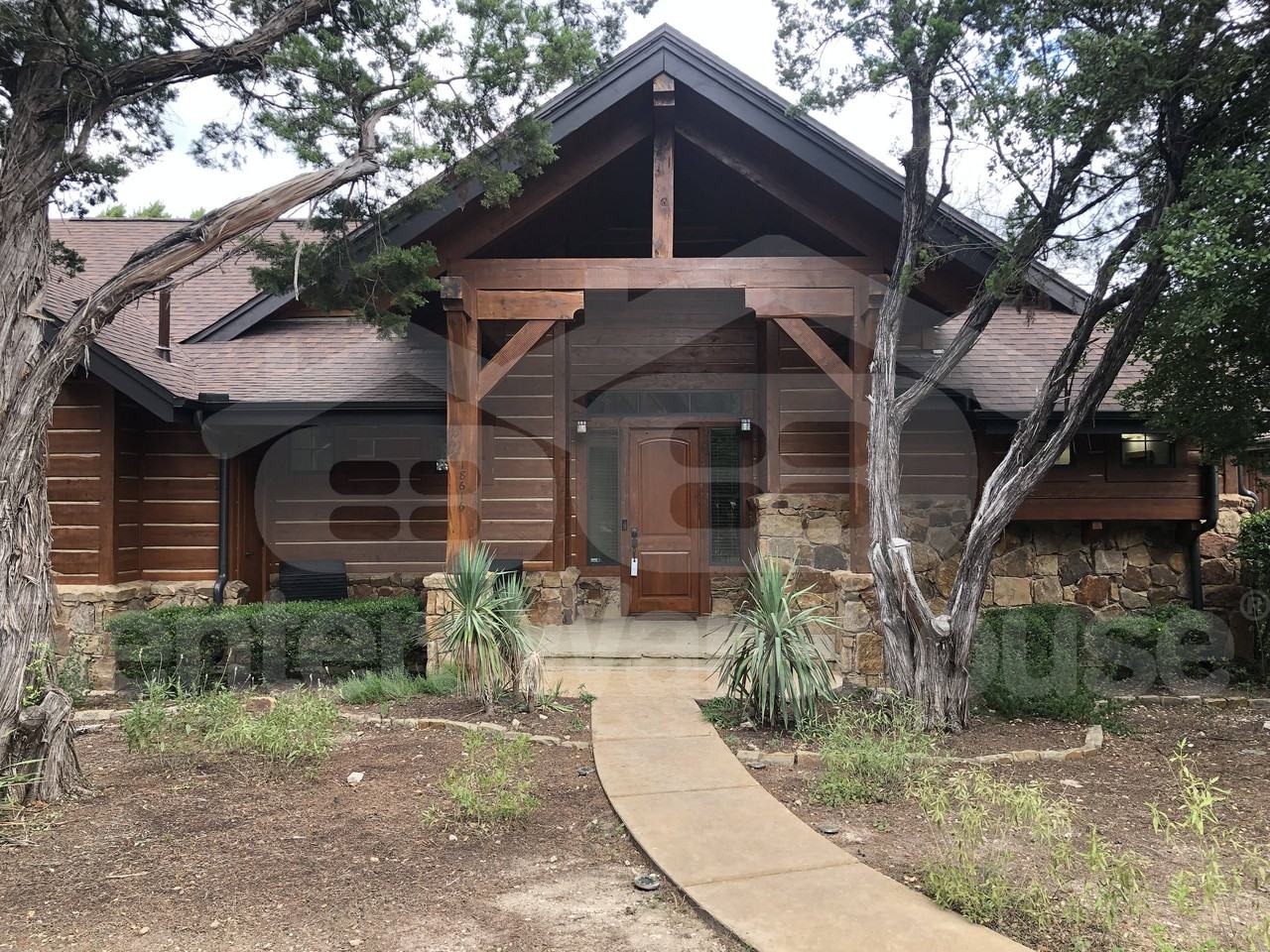 18616 Riverchase Dr - Photo 2 of 10