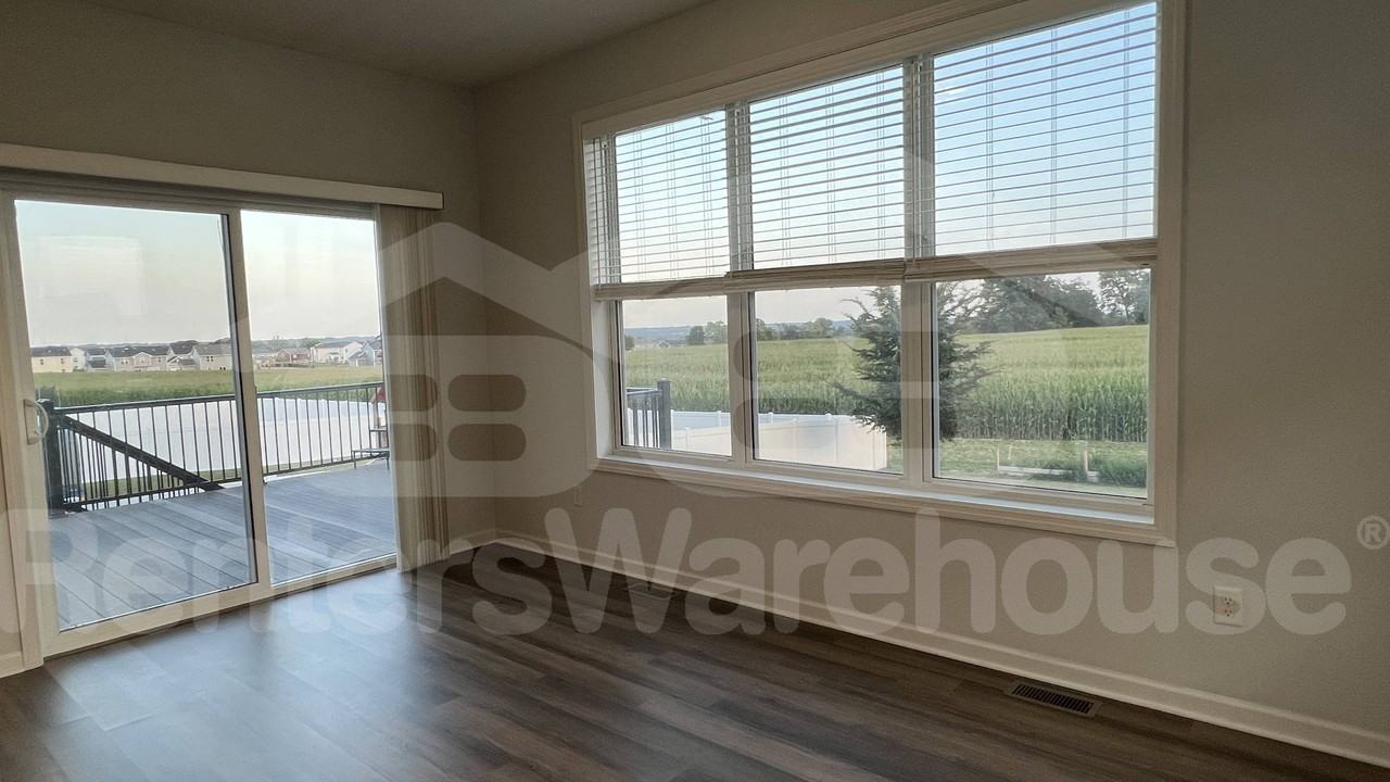 1721 Pebblestone Rd - Photo 3 of 10