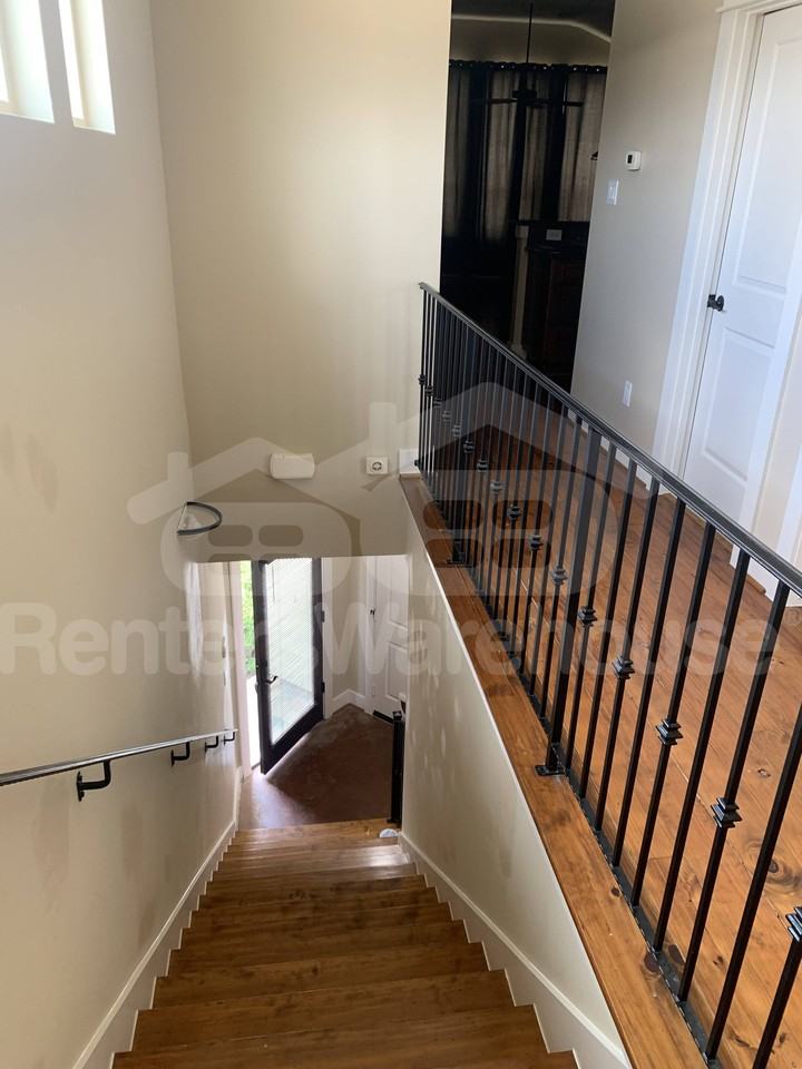 102 Riley Ln - Photo 2 of 10