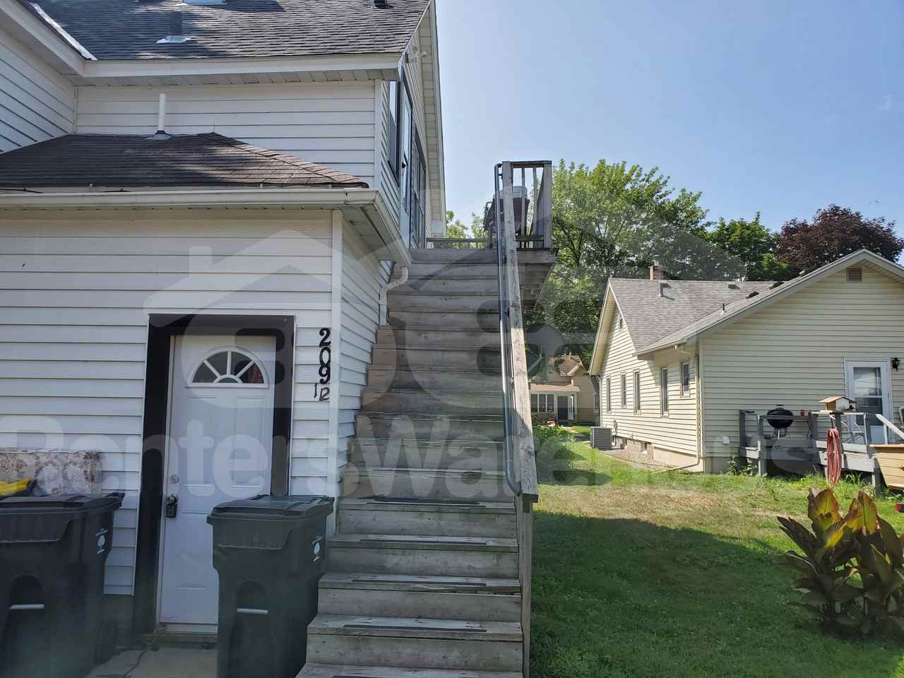 209 1/2 Cross St - Photo 3 of 10