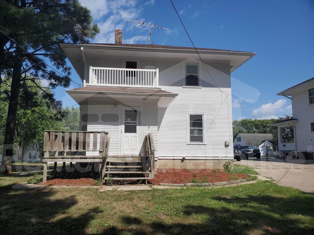 608 Red Wing Ave - Photo 2 of 10