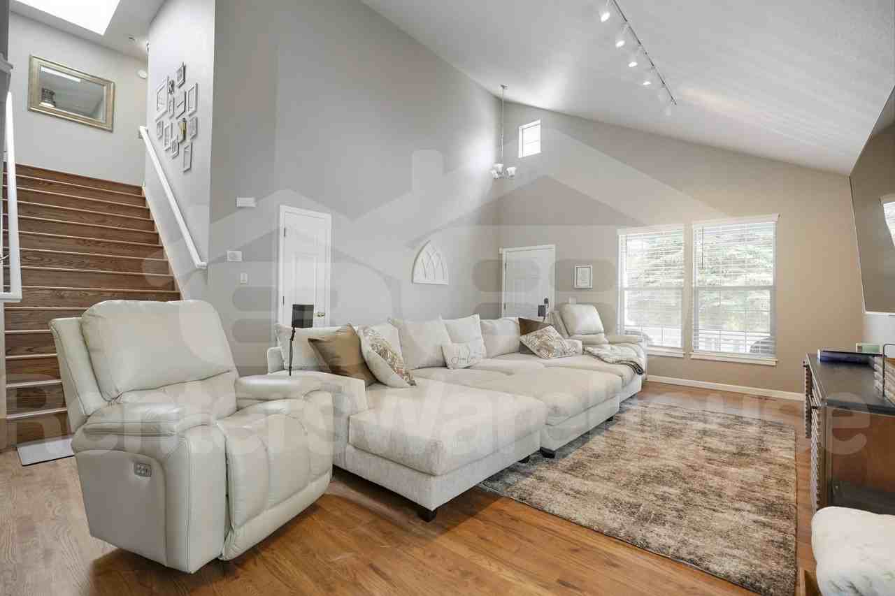 3264 Greenmoor Ct - Photo 3 of 10