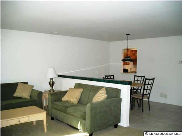 108 Dundee Ct - Photo 2 of 5
